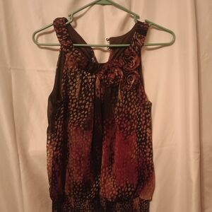 Elegant Sleeveless Top with Floral Detail